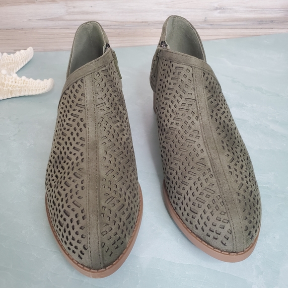 NEW Short Heel Ankle Cutout Zip Booties - Picture 7 of 8